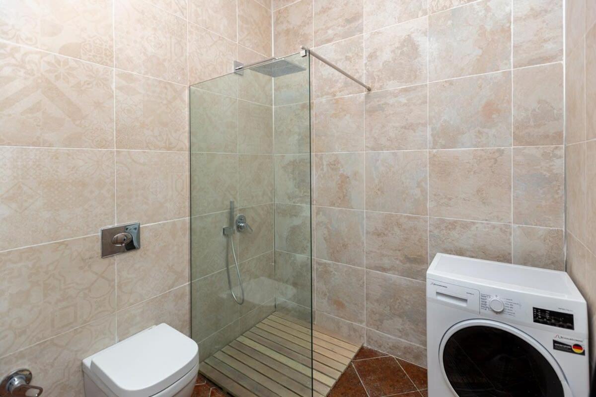 Stylish 2Br Apt In The Heart Of Old Tbiliszi Kültér fotó