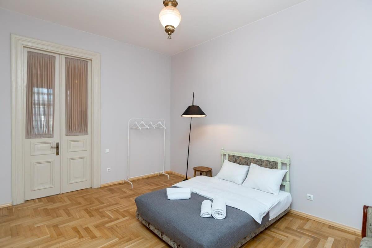 Stylish 2Br Apt In The Heart Of Old Tbiliszi Kültér fotó