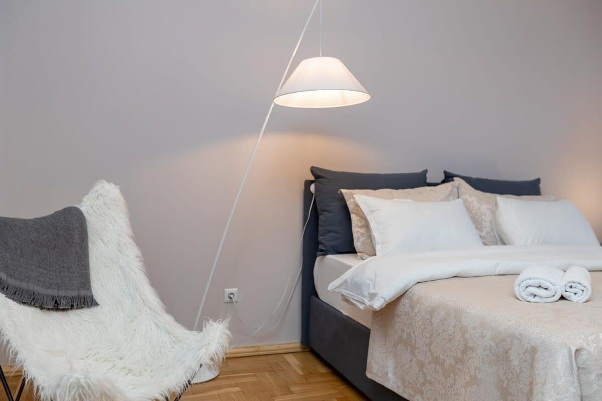 Stylish 2Br Apt In The Heart Of Old Tbiliszi Kültér fotó