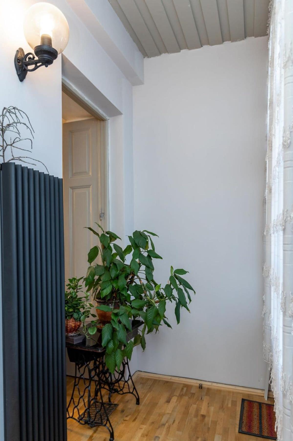 Stylish 2Br Apt In The Heart Of Old Tbiliszi Kültér fotó