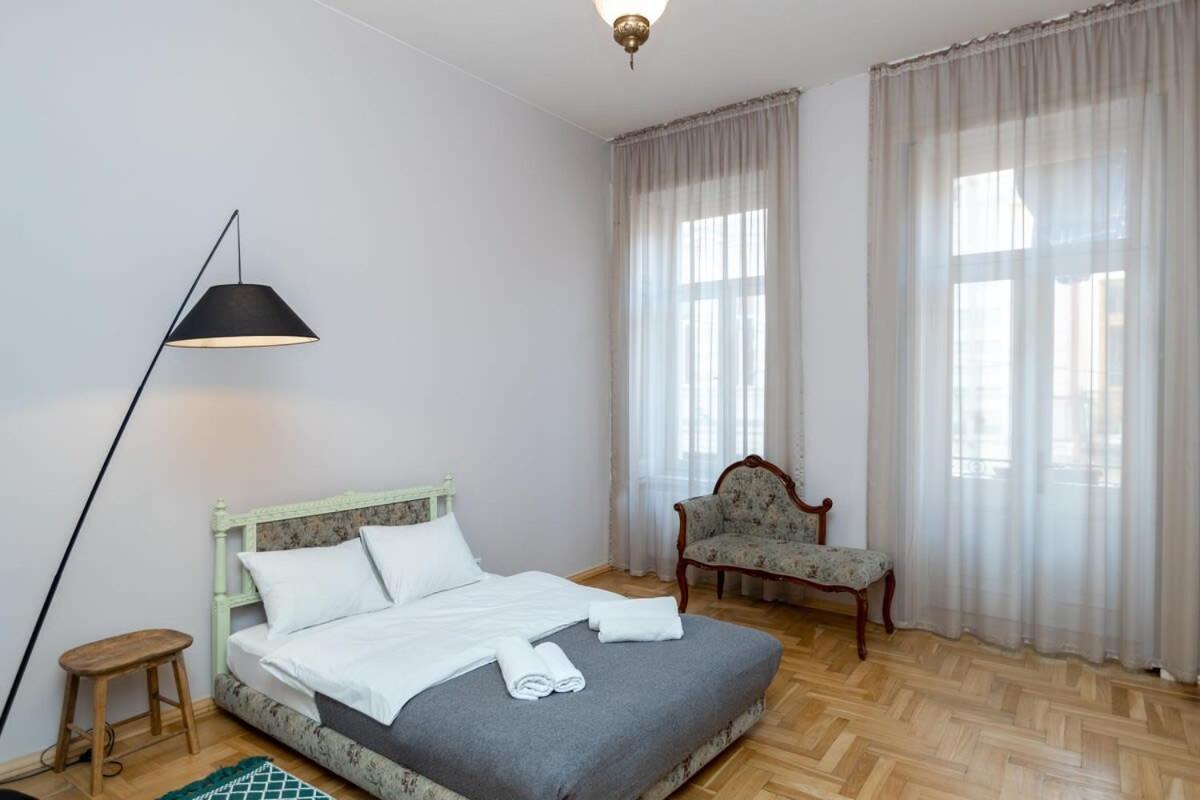 Stylish 2Br Apt In The Heart Of Old Tbiliszi Kültér fotó
